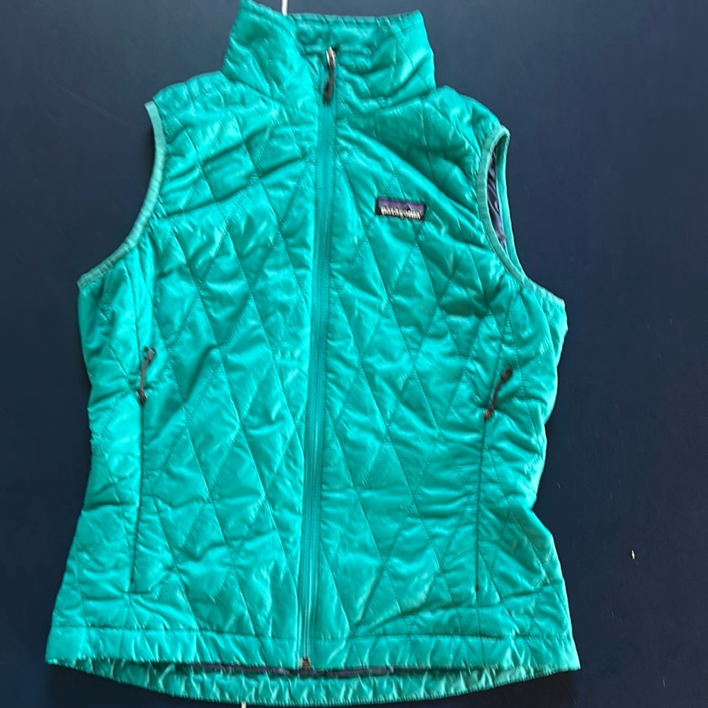 EUC Patagonia nano puff vest size XS